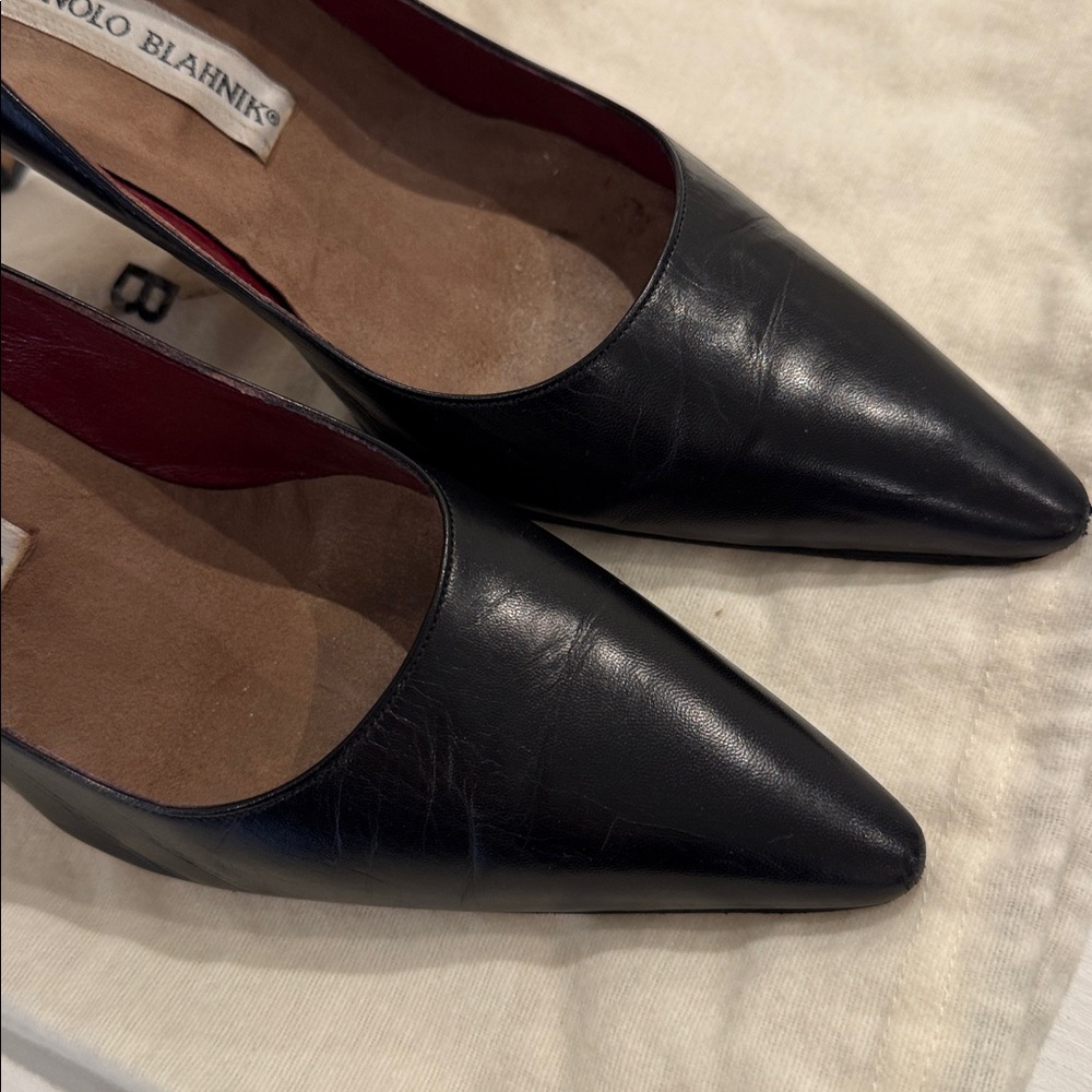 Manolo Blahnik Black Calf Leather pointed toe Pumps - Picture 5 of 7